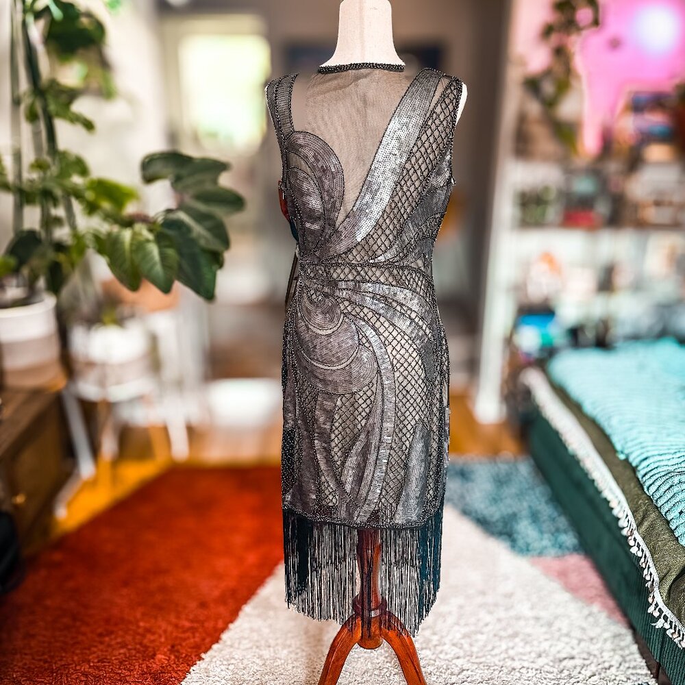 Unique Vintage 1920s Annecy Flapper Dress – Beige, Silver & Black Size L (10–12) - Picture 3 of 9